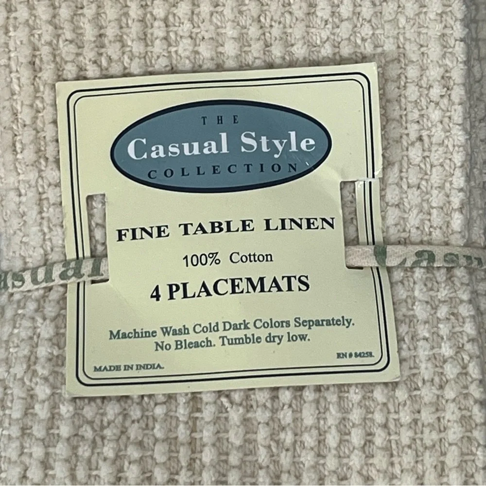 NWT set of 4 100% cotton The Casual Collection ivory fringe trimmed placemats.